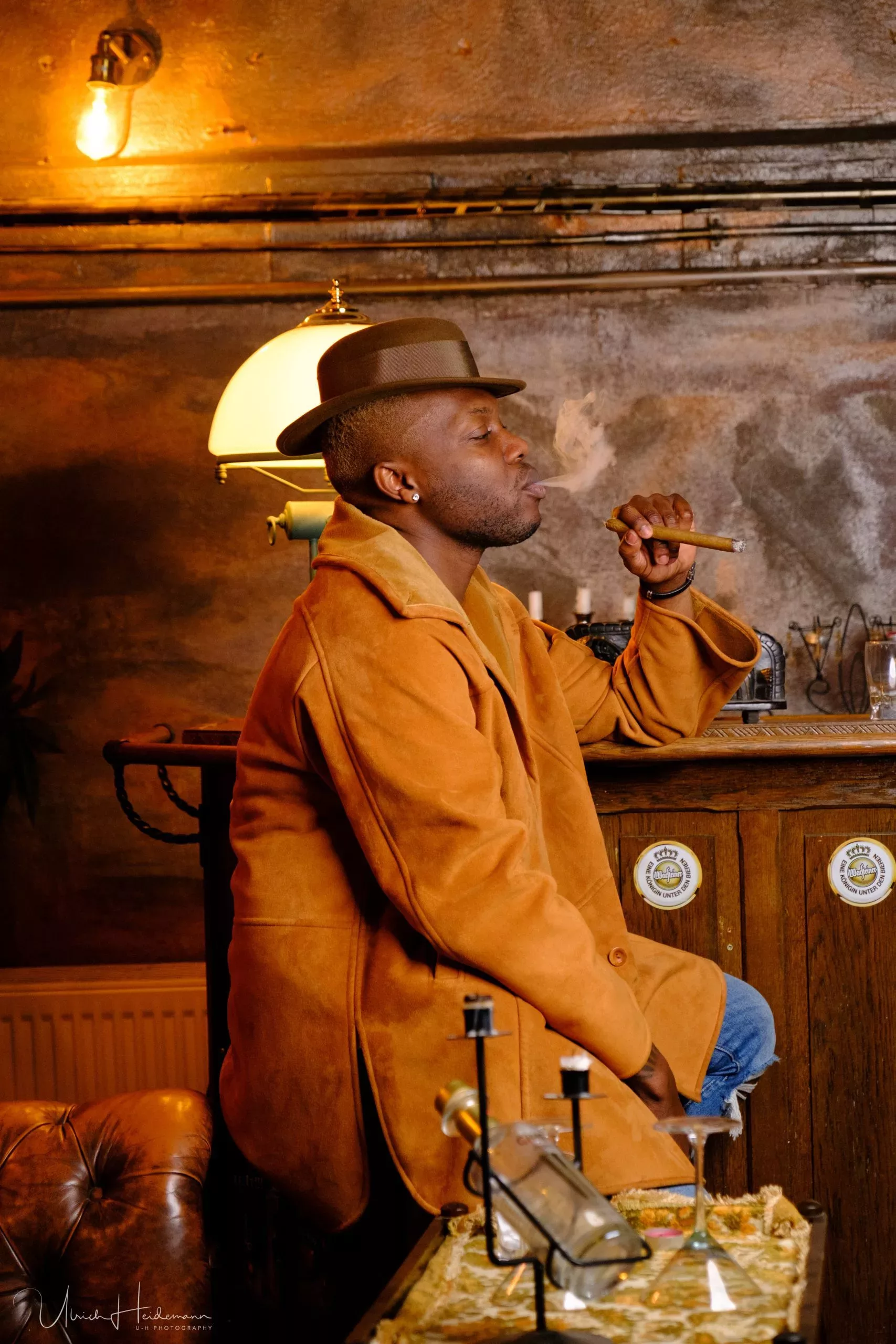 The women crush idrissa is back with his new hit "Ahh Jaa"