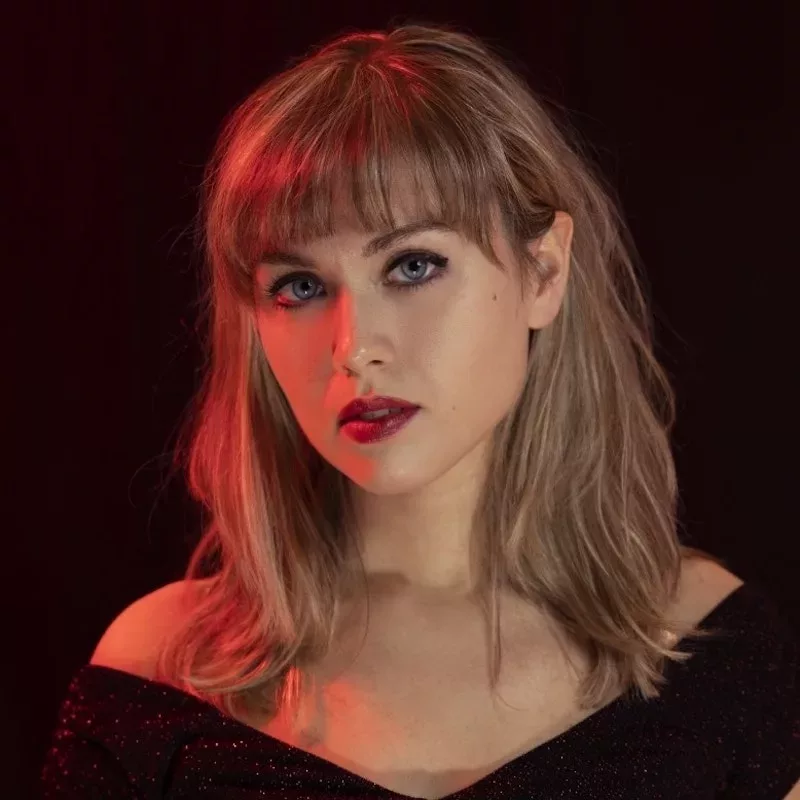 Laura Welle -Pop music with lots of influences